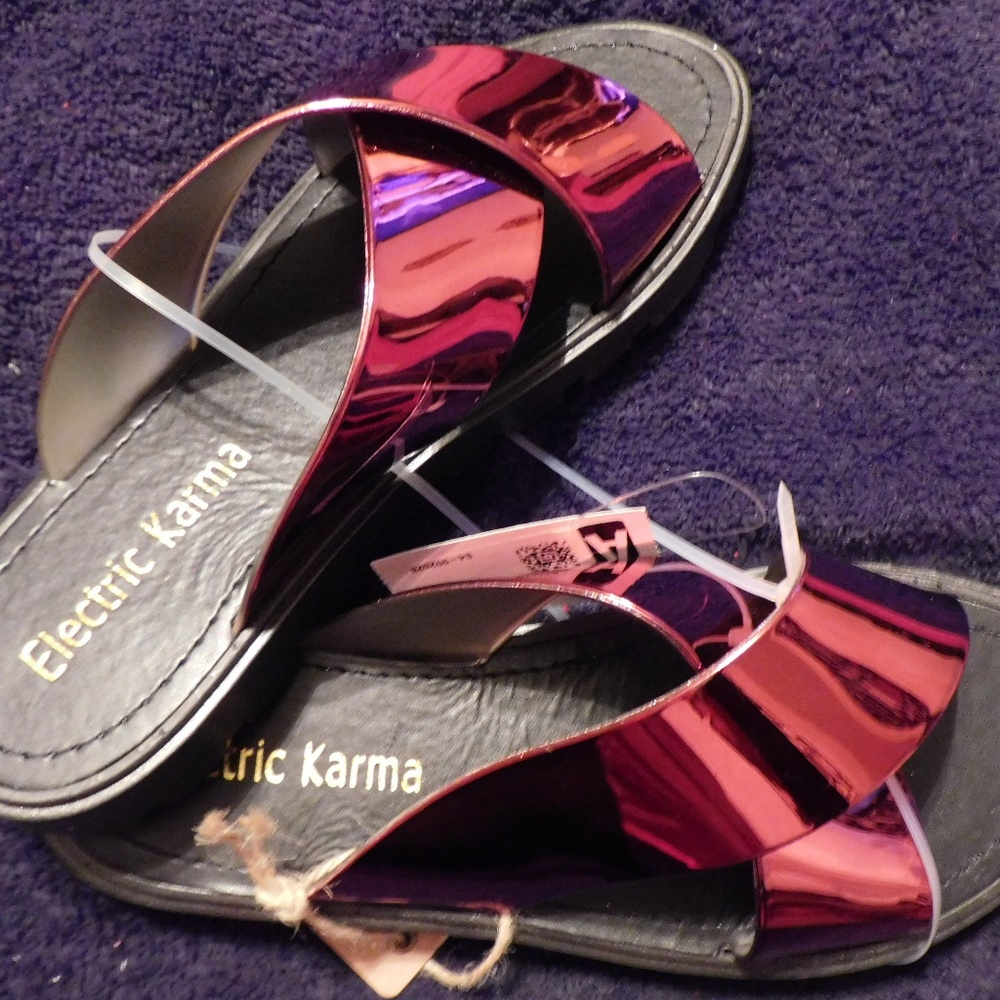 Electric Karma Red Metallic CrissCross Slide 6 NEW